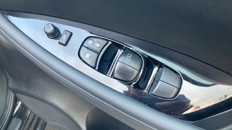 Nissan LEAF 110kW N-Connecta 39kWh 5dr Auto Electric Hatchback